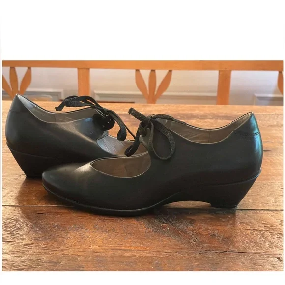 Ecco Mary Janes Womens Black Leather Heels Sculptured Lace Up size 40 US 9 - Picture 2 of 5